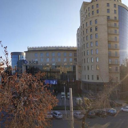 Aura On Erkindik Boulevard Bishkek Exterior photo