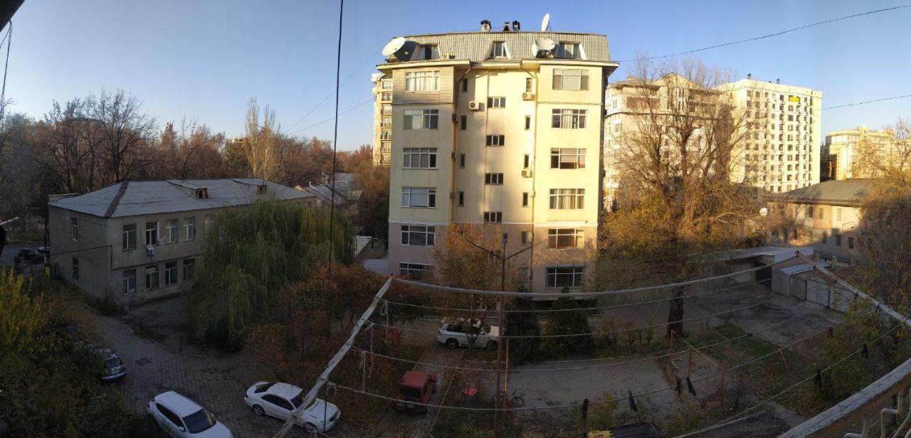 Aura On Erkindik Boulevard Bishkek Exterior photo