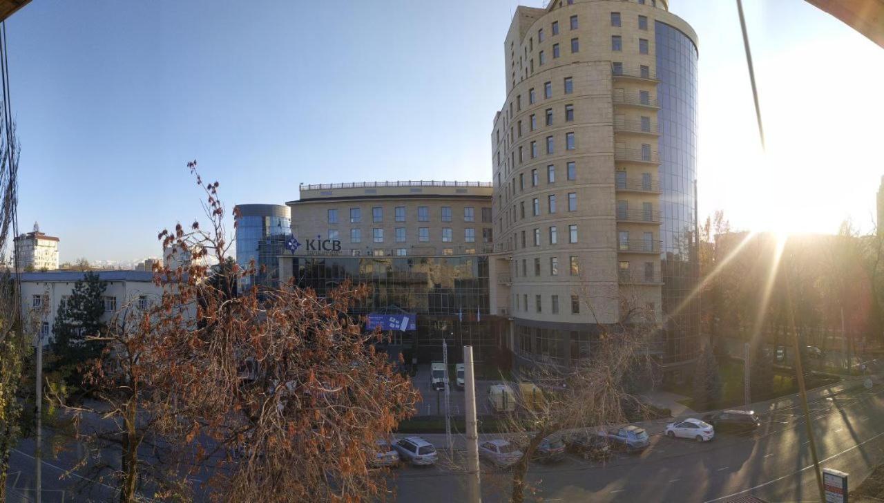 Aura On Erkindik Boulevard Bishkek Exterior photo