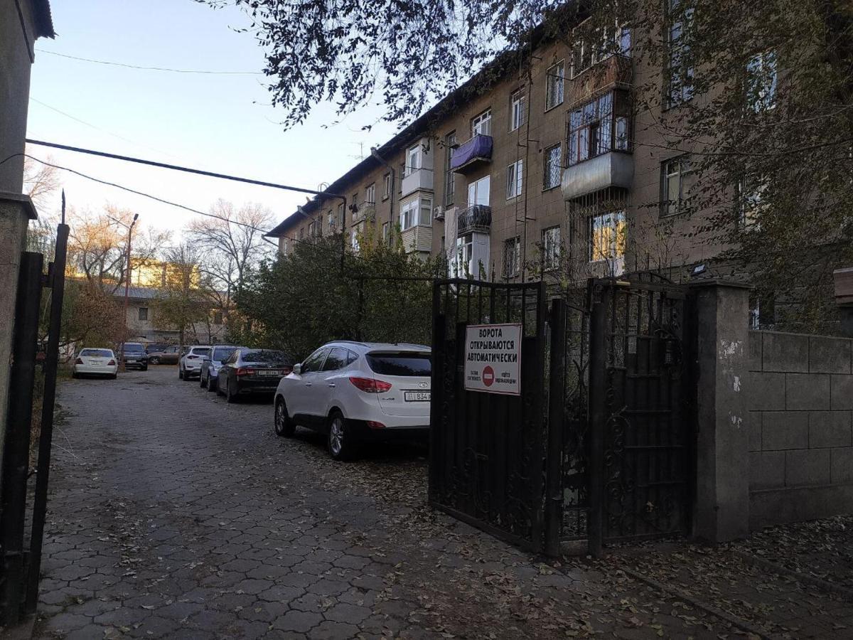 Aura On Erkindik Boulevard Bishkek Exterior photo